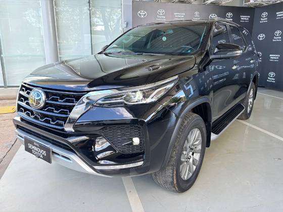 TOYOTA HILUX SW4 2.8 D-4D TURBO DIESEL SRX 7L 4X4 AUTOMÁTICO